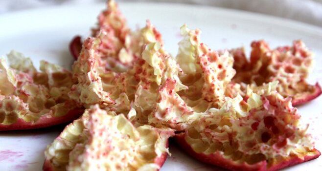 Pomegranate peel treats worms